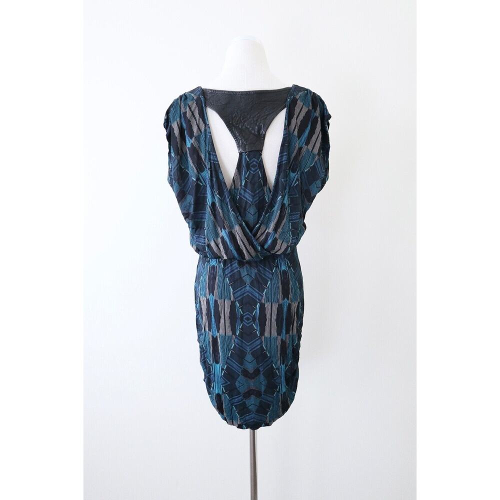Dolce Vita Size M Geometric Print Dress Leather Cutout Back Ruched Teal Blue - Picture 10 of 13